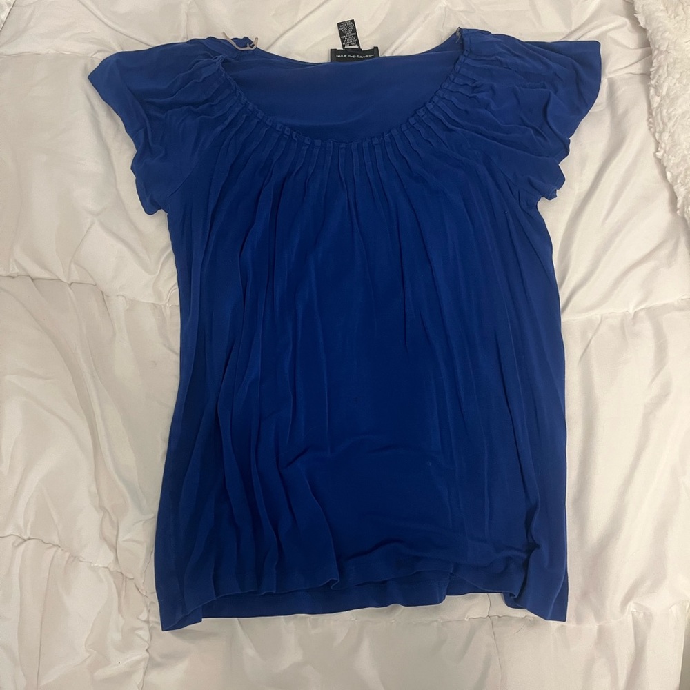 Women’s blue flowy top. Size medium.